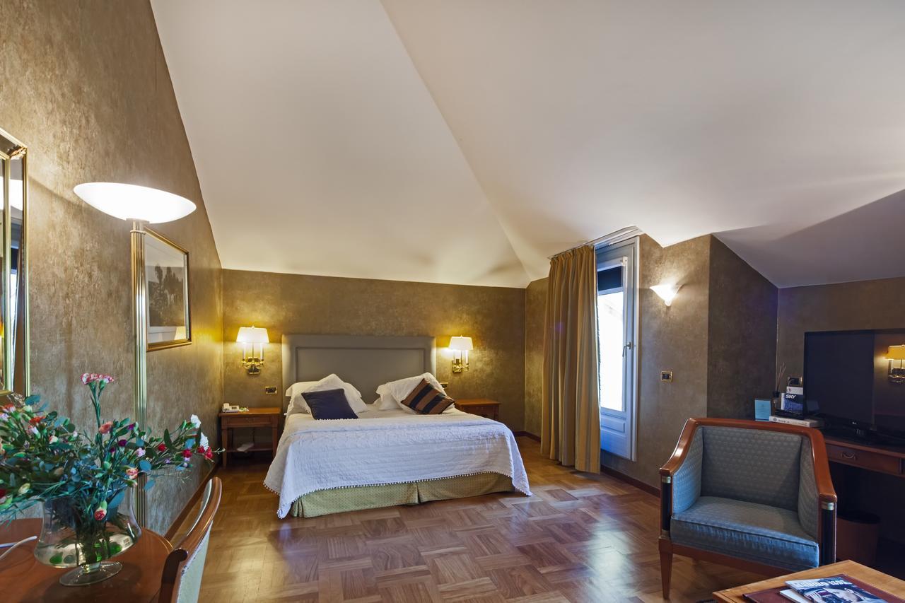 Hotel Palazzo Lovera Cuneo Exterior photo