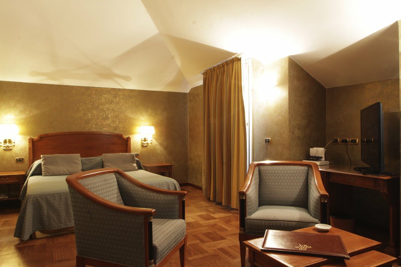 Hotel Palazzo Lovera Cuneo Exterior photo